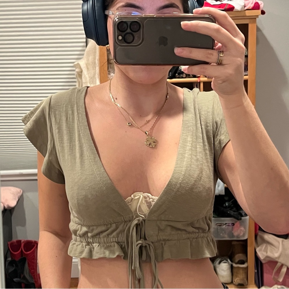 Cropped tie front top in khaki!
